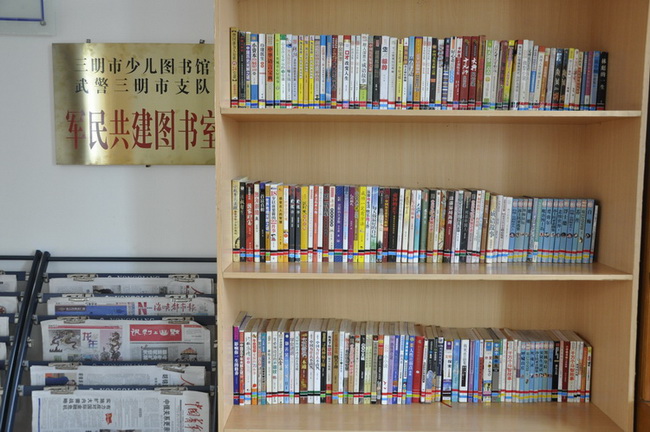 27 图书室一角