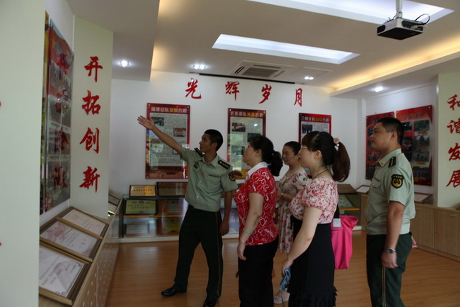 16 听取介绍